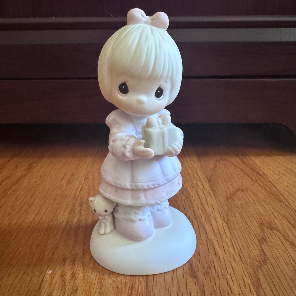 Vintage 1984 Precious Moments God Sends the Gift of His Love Figurine